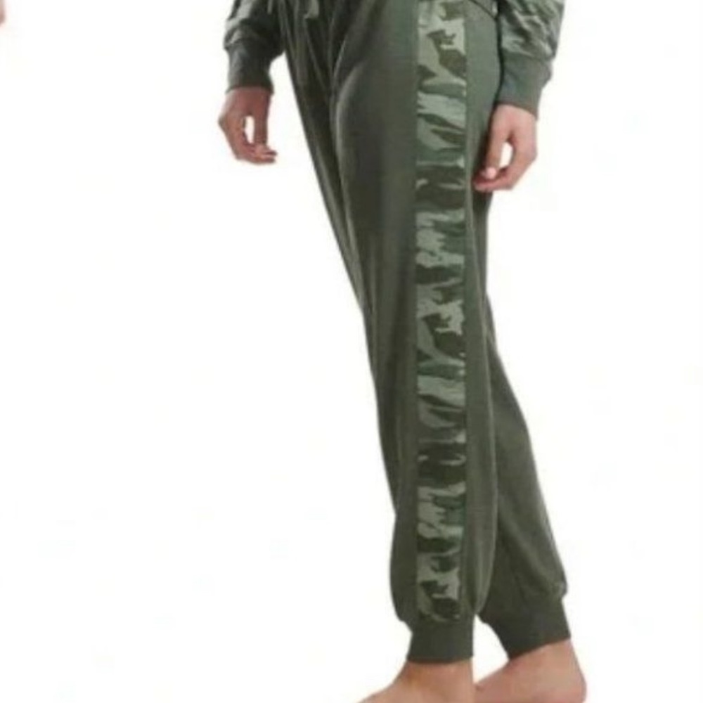 Splendid Camo Joggers - size small Brand New